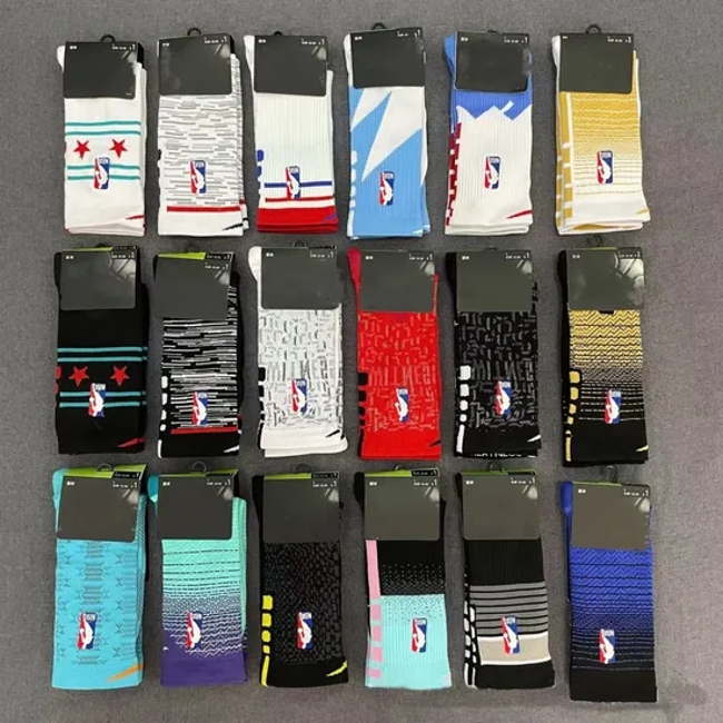 OEM Classic Athletic Elite Embroidery Socks Custom Thickened Premium Terry Crew Socks Men Basketball Team Training Sport Socks