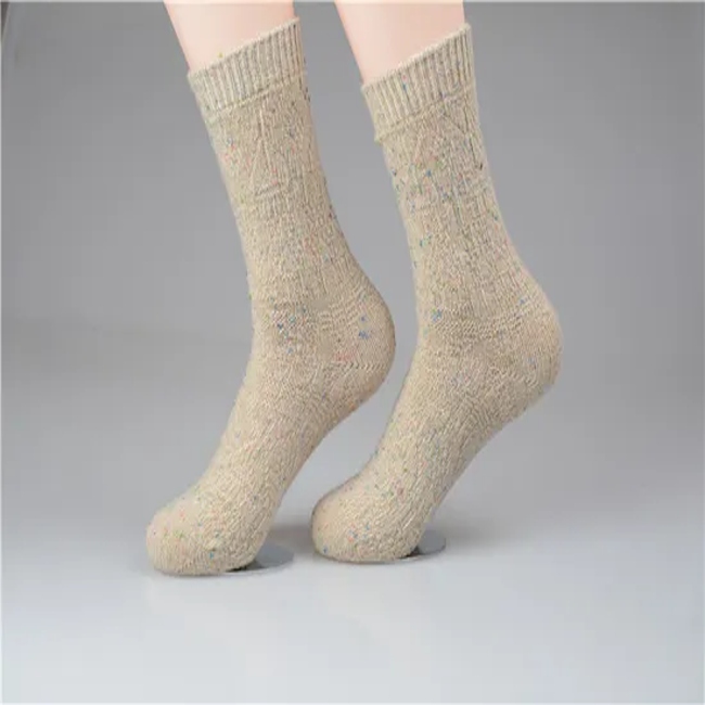Premium Jacquard Men′s Crew Cotton Socks for Everyday Comfort