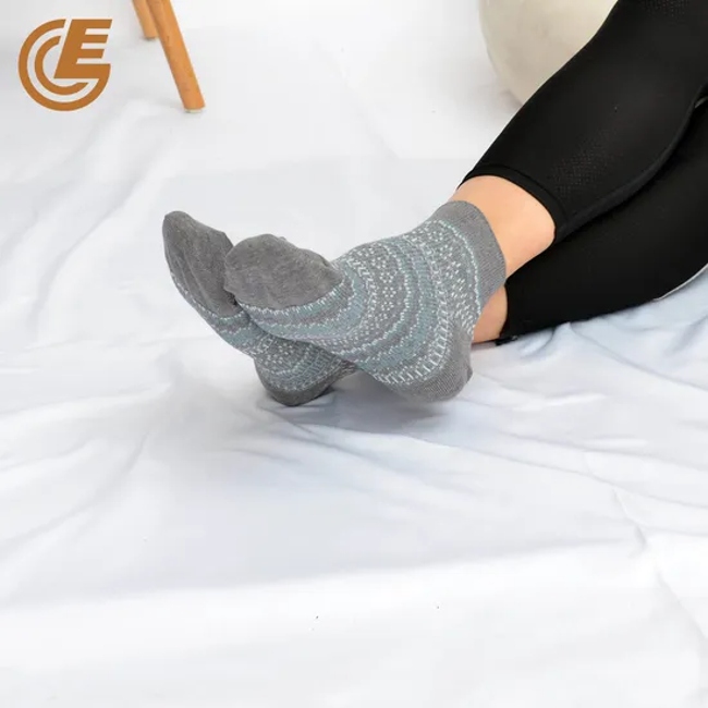 China Winter Thick Cotton Thermal Nordic Wool Crew Socks for Women
