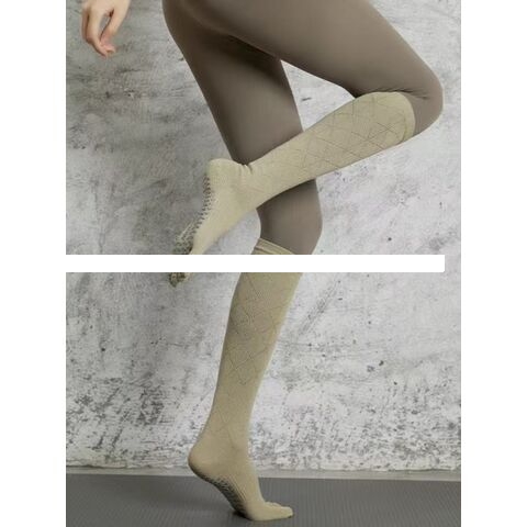Source Factory pressure socks Yoga socks warm comfortable non slip custom grip logo Pilates women s socks