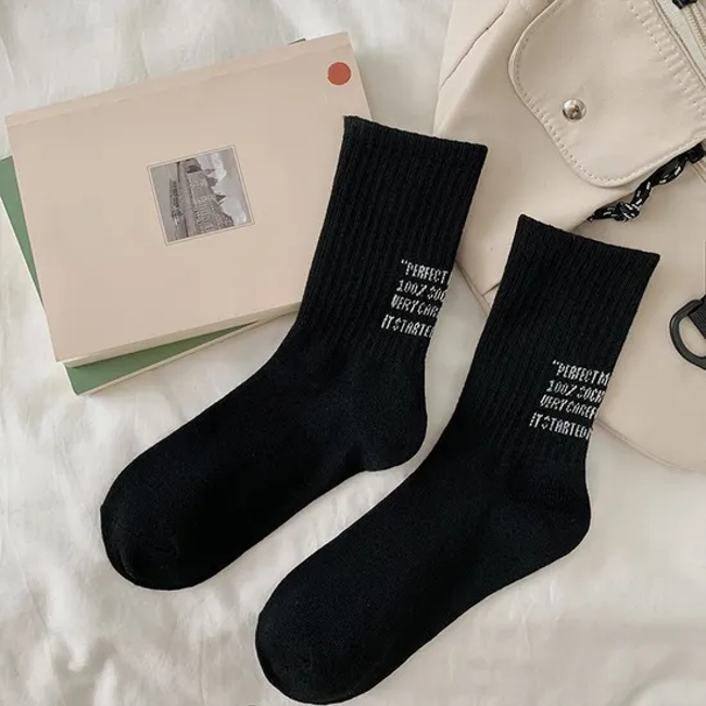 Women′s Autumn and Winter Simple Japanese Hundreds of Pile Socks High Couple Sports Long Socks
