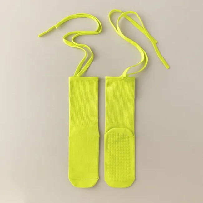 Customized Anti Slip Women′s Cross Belt Gym Barbell Ballet Dance Pilates Grabbing Socks Breathable Exercise
