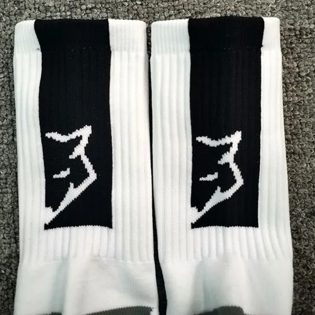 China Manufature Wholesale Custom Sports Grip Socks with Logo