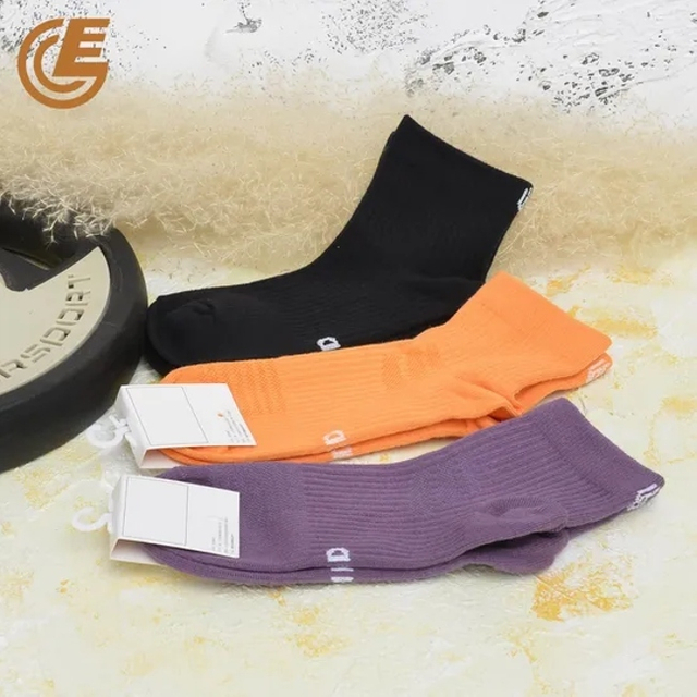 Qlm-146-6 Outdoor Sports Wear Compression Cotton Running Socks for Woman