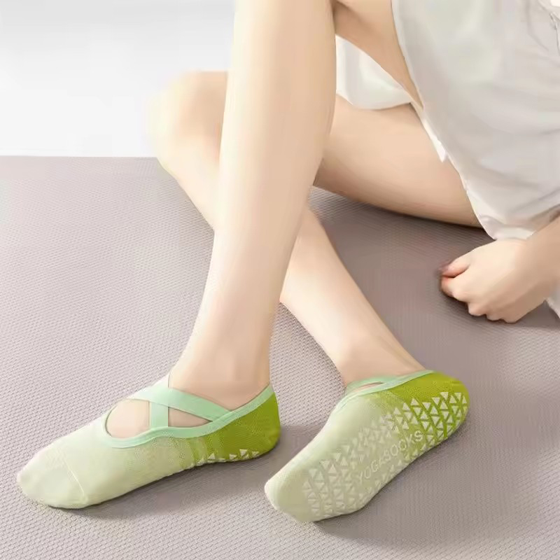 bulk buying of Gradient Silicone Yoga Non Slip Socks for Women's Pilates Fitness Grip Strength Indoor Dance Sports 