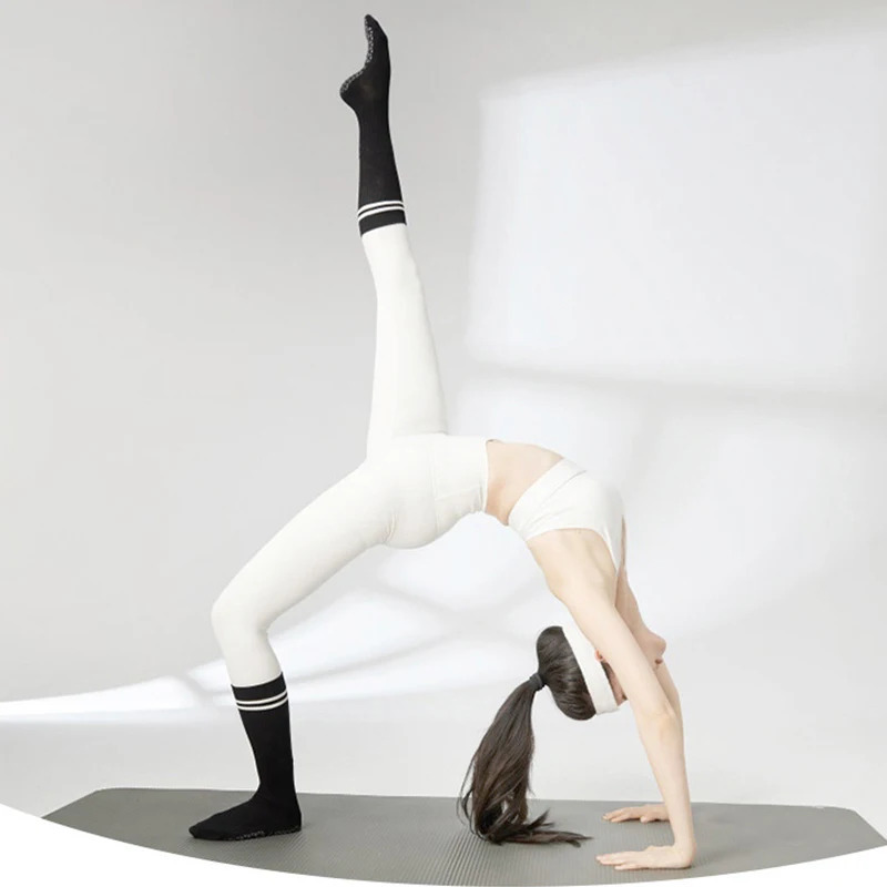 Contract Manufacturing Yoga Socks Silicone Cotton Stripe Pile Non-slip Dot Women High Quality Pilates Grip Over The Calf 