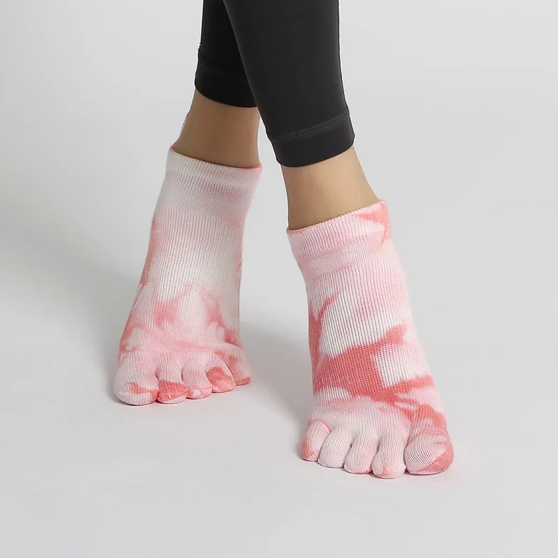 Chinese Brand High Quality Yoga Socks Five Finger Sports Points Indoor Glue Non-slip Bodhichita Gym Indoor Floor Socks 