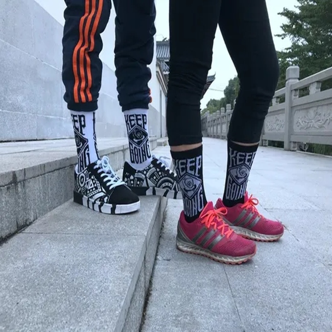 Letter Cotton Spring and Autumn Crew Men′s Socks Custom Logo