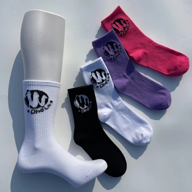 Street Skateboarding Letter Models Personalized Sports Long Cotton Men′s and Women′s Crew Socks