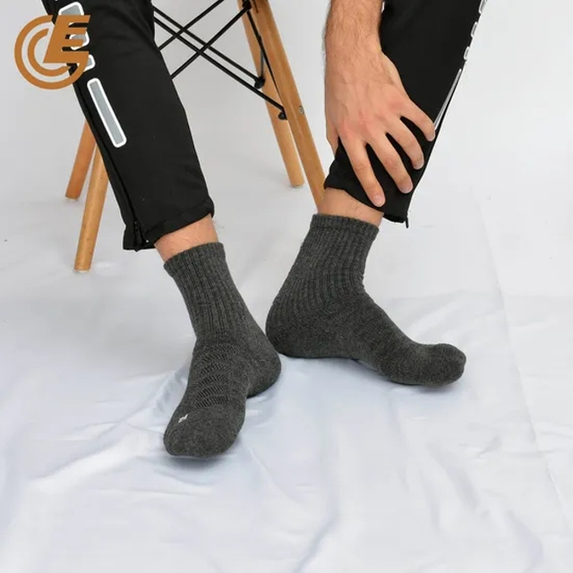 New Wholesale Solid Color Double Needle Men′s Sock Business Socks