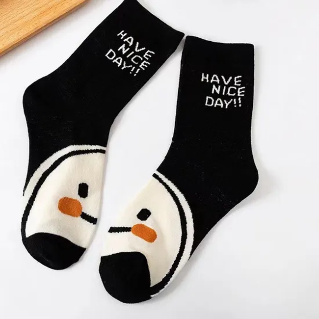 Socks Women′s MID-Calf Socks Smiley Cute Personality Ins Tide Black and White Colors Long Socks Sweet Cartoon Girls Sports Socks