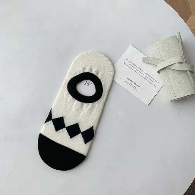 Socks Women Summer New Cool Black and White Diamond Ins Small Fresh Striped Letters Non-Slip Rubber Boat Socks Invisible Female Socks