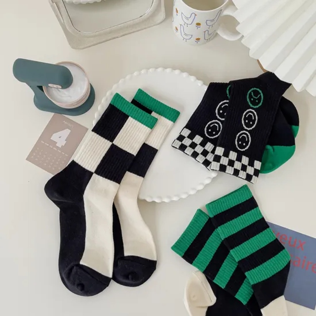 Customized Checkerboard Socks, Men′s and Women′s Pure Cotton Retro Green Sports Long Socks, Striped Smiling Face Combination Socks