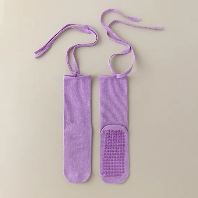 Customized Anti Slip Women′s Cross Belt Gym Barbell Ballet Dance Pilates Grabbing Socks Breathable Exercise