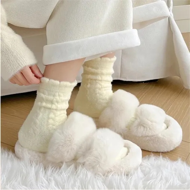 Versatile Women′s Winter Warm Sleeping Socks