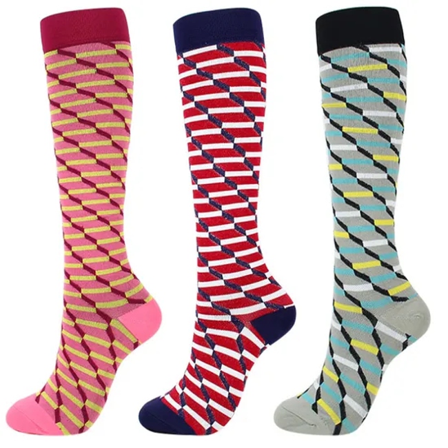 Small MOQ Wholesale Custom Fashion Men Women Running Sport Socks Nylon Polyester Basketball Dry Fit Knee High Compression Socks