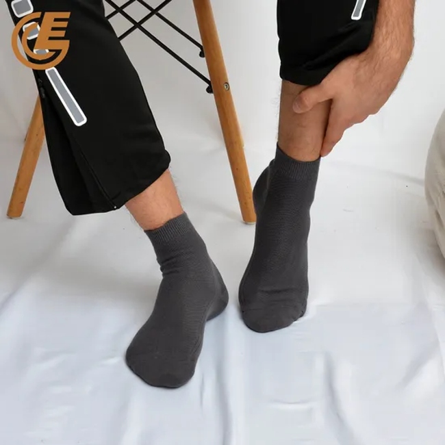 High Quality Breathable Scooter Compression MID-Tube Men′s Socks