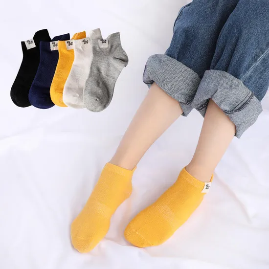 Wholesale Custom Black Green White Solid Color Crew Cotton School Logo Athletic Anti Non Slip Socks for Kids with Grips
