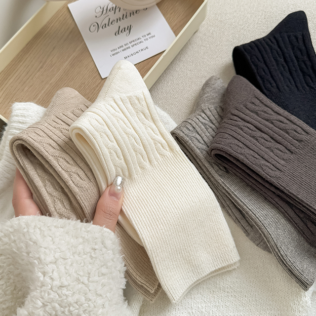 e-commerce ready New women Socks Autumn Fashion Style Ladies Loose Socks School Basic Solid Color Casual Simple Girls Crew 