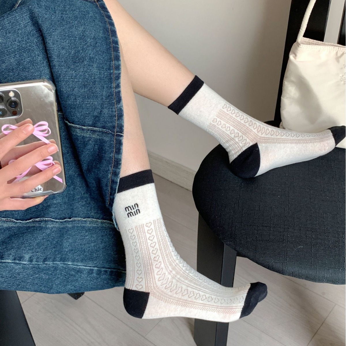Wholesale Requirement Trendy SpringSummer Thin Cusual Mid Length Socks for women Black and White Contrasting College Cotton 