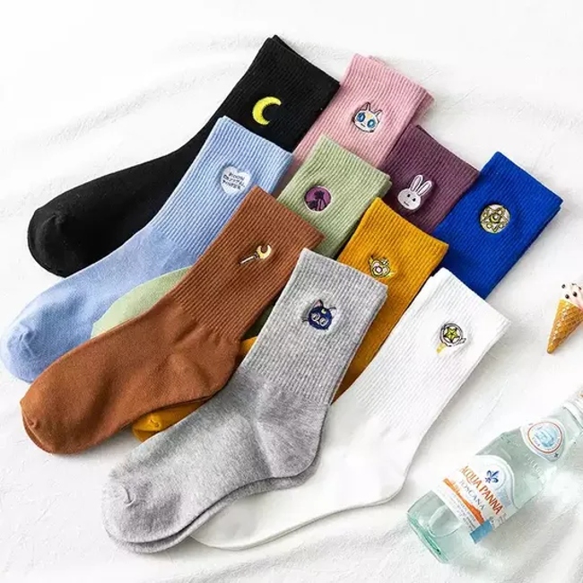 Custom Fashion Embroidery Crew Socks Logo Girls Men Knitted Cute Cartoon Embroidered Customize Logo Socks