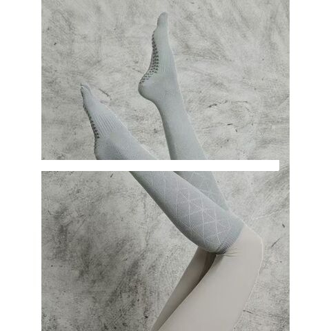 Source Factory pressure socks Yoga socks warm comfortable non slip custom grip logo Pilates women s socks