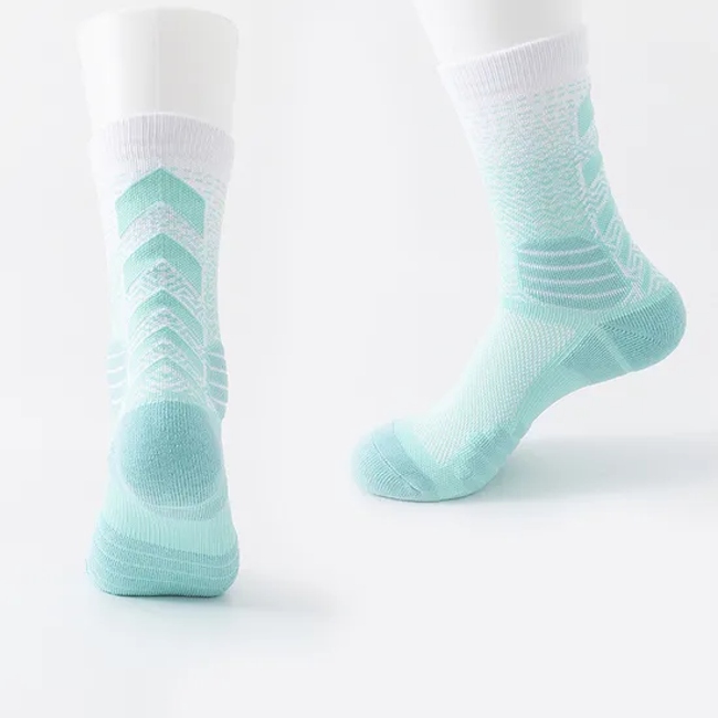 Four Seasons Basketball Sock Men′s and Women′s MID-Calf Socks Professional Sports Socks Colorful Moisture Transferring and Sweating Socks