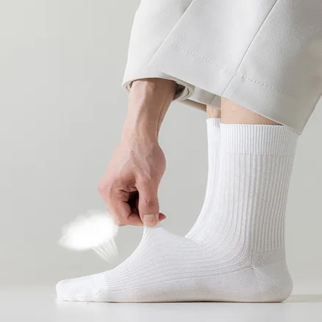 Stylish Men’ S Breathable Knitted Crew Socks for Casual Wear