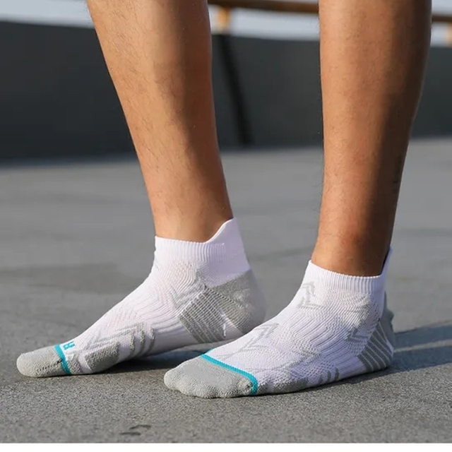 Gym Street Wear Sport Stocking School Children Custom Manufacturer Performance Running Compression Performance Soft Cotton Socks Men Socks