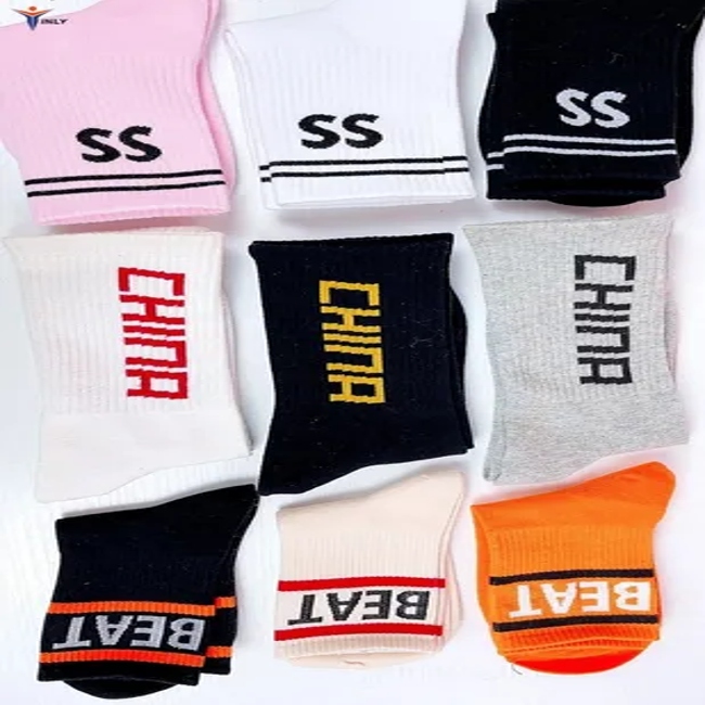 Uron Designer Custom High Quality Sport Socks Anti Slip Basketball Athletic Sock Custom Sports Breathable Lightweight Socks