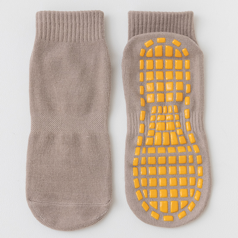 Good Value Anti slip Sports socks Children playground Trampoline floor socks Breathable sweat absorbing adult Mid tube Yoga 