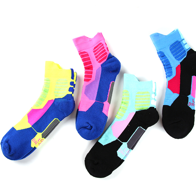 Free Sample OEM Supplier Popular design men sport socks oem service ankle mens