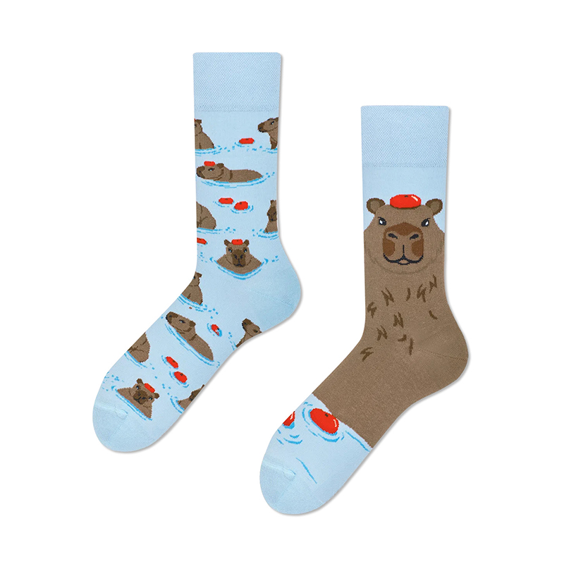 Global Supplier Funny Cute Capibara Cotton Crew Socks Unisex women Fashion Harajuku Socks Novelty Hip Hop Crazy Gift Socks 