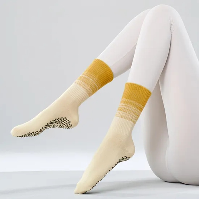 Wholesale Custom Logo Anti -Slip Fashion Socks Women Men Grip Socks