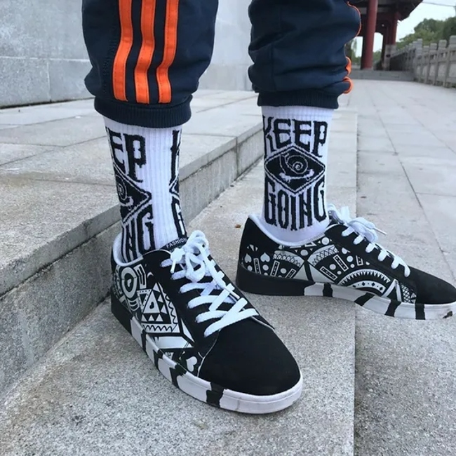 Letter Cotton Spring and Autumn Crew Men′s Socks Custom Logo