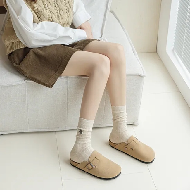 Embroidered Lettering Socks Combed Cotton Women′s Crew Pile Socks Custom Logo