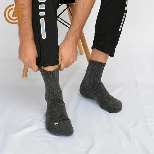 New Wholesale Solid Color Double Needle Men′s Socks Medium Tube Business Socks