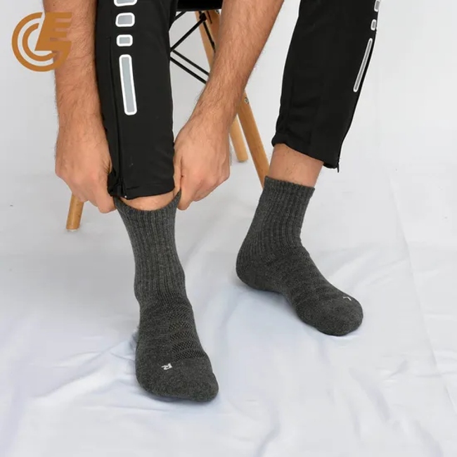 New Wholesale Solid Color Double Needle Men′s Socks Medium Tube Business Socks