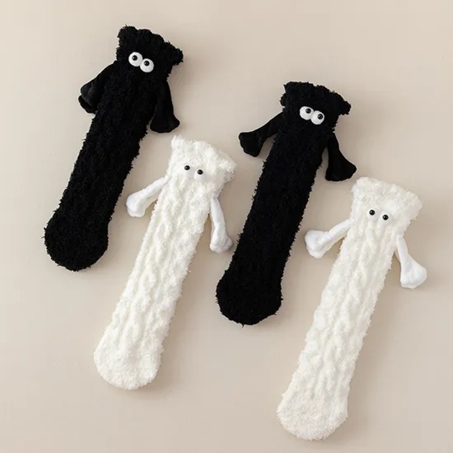 Autumn and Winter Coral Velvet Quirky Couple Model Jitterbug Explosion Section Will Hold Hands Socks Thickened Warm Pulling Hands Socks