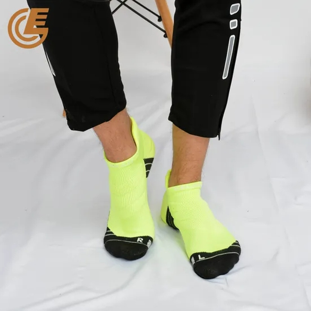 Qlm-317-7 Custom Design Comfortable Business Sports Grip Ankle Socks for Summer