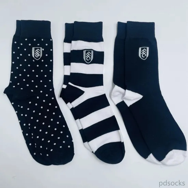 Custom Cotton Socks for Men Combed Cotton Embroidered Socks 3pk