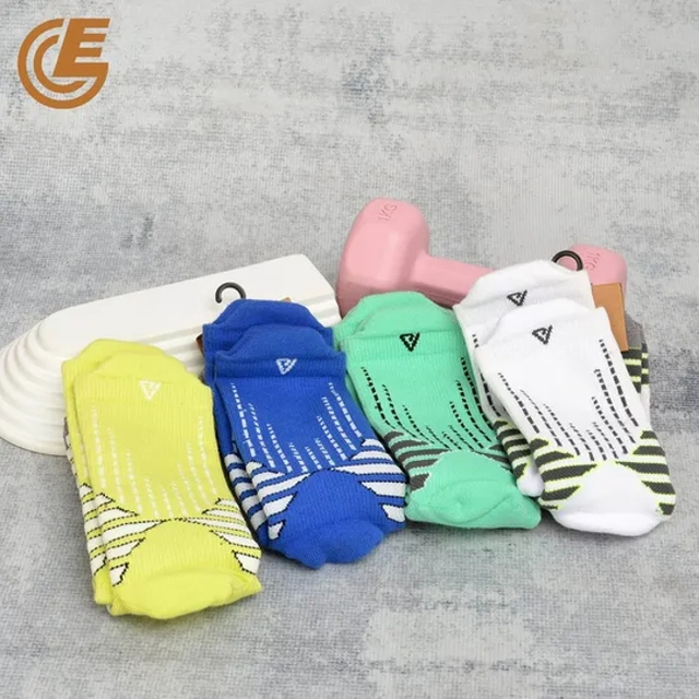Unisex Elasticity Breathable Sweat-Absorbent Sports Compression Fitness Thicken Socks