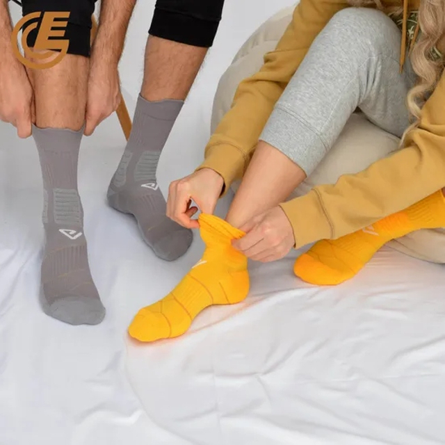 Qlm-293-4 Sports Brand Factory OEM Design Cotton Casual Compression Socks