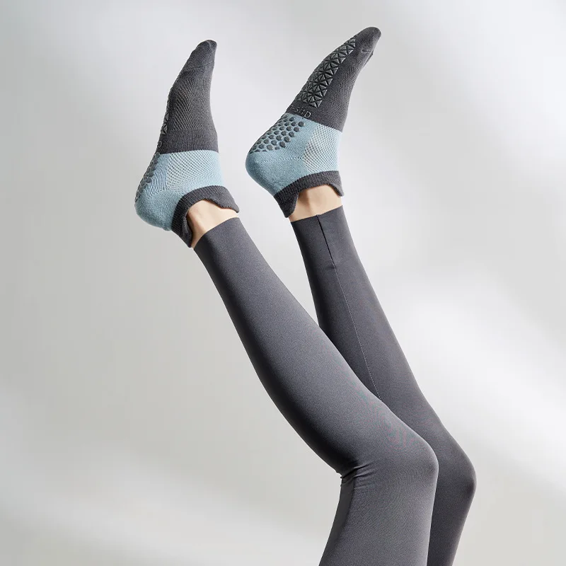Chinese Brand Colors Sports Socks Cotton Mid-tube Bottom Professional Non-slip Silicone Indoor Fitness Socks Gym Dance Pilates 