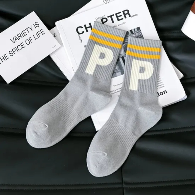 Retro Letters Trend Sports Men′s Socks Street Cotton Crew Socks Custom Logo